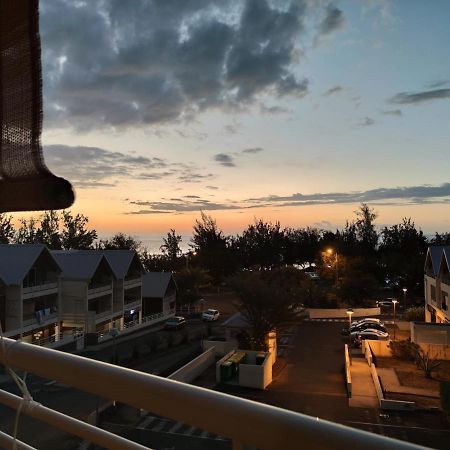 Апартаменты Location Saisonniere Meublee F2 St Leu Face Ocean A 1 Min Plage Сен-Лё Экстерьер фото