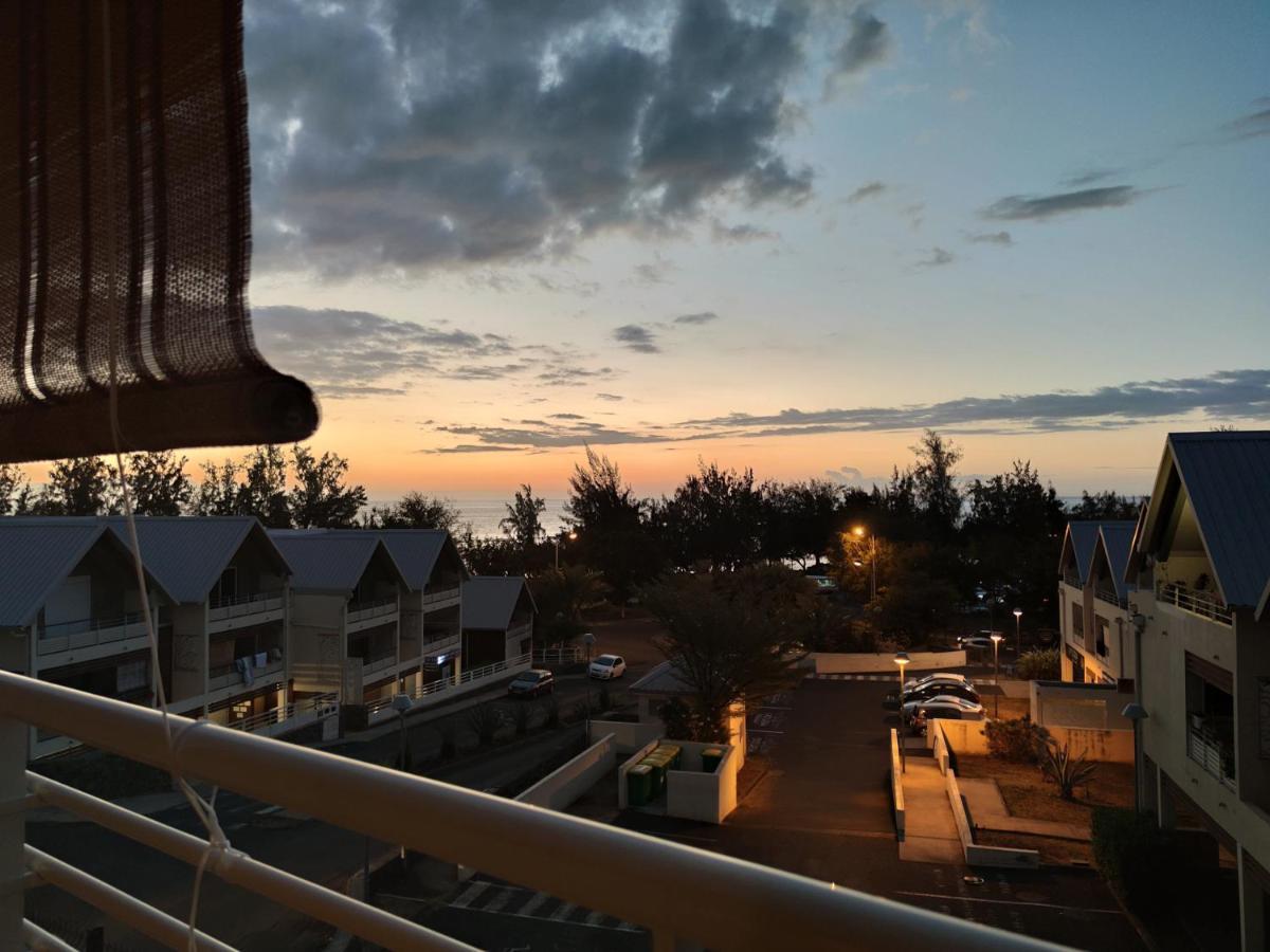 Апартаменты Location Saisonniere Meublee F2 St Leu Face Ocean A 1 Min Plage Сен-Лё Экстерьер фото