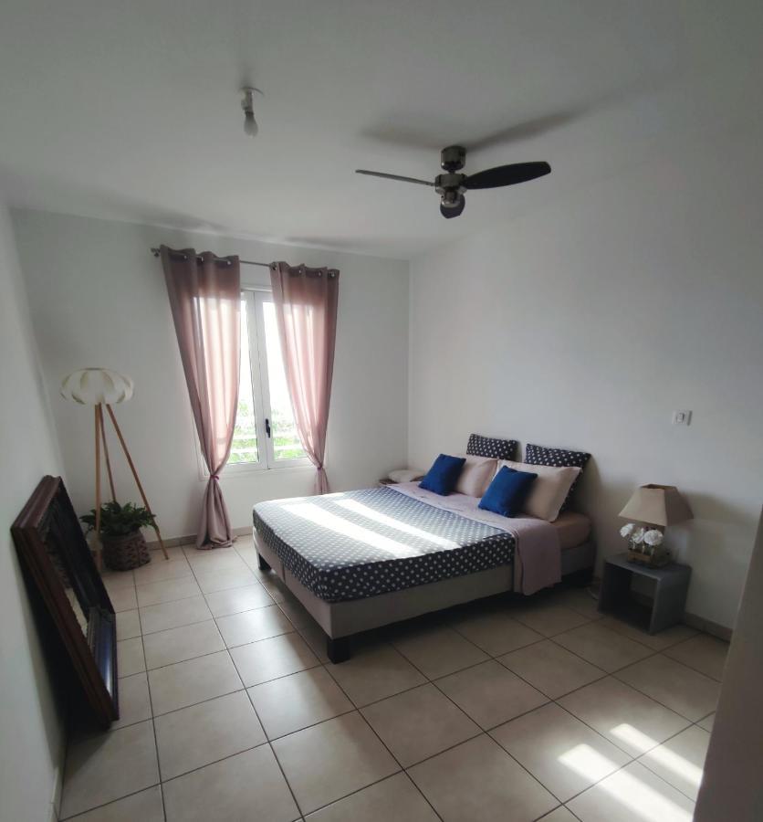 Апартаменты Location Saisonniere Meublee F2 St Leu Face Ocean A 1 Min Plage Сен-Лё Экстерьер фото