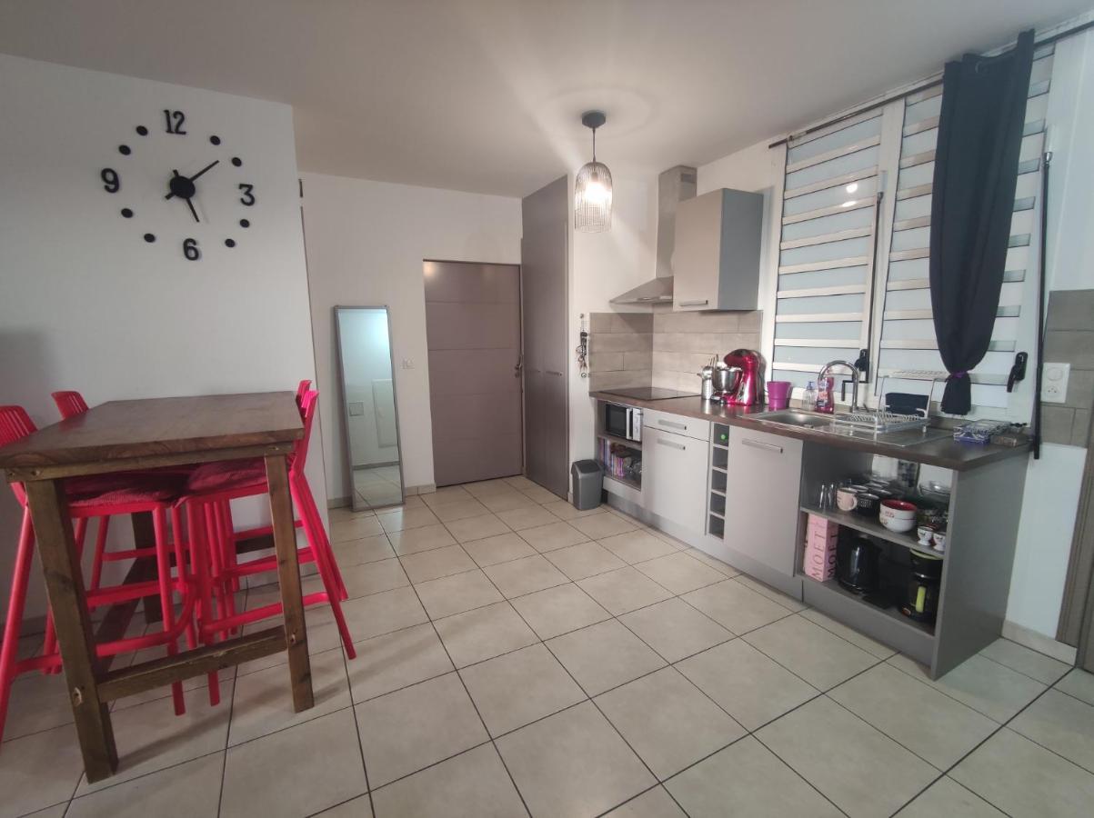 Апартаменты Location Saisonniere Meublee F2 St Leu Face Ocean A 1 Min Plage Сен-Лё Экстерьер фото