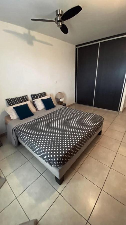 Апартаменты Location Saisonniere Meublee F2 St Leu Face Ocean A 1 Min Plage Сен-Лё Экстерьер фото
